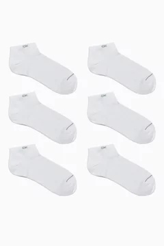 أبيض