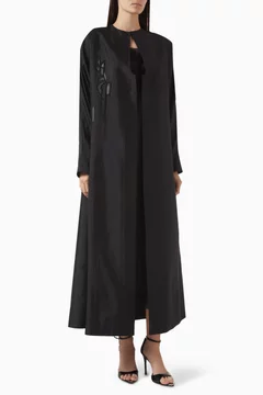 أسود