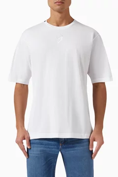 أبيض