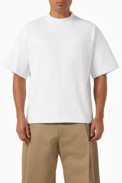 أبيض