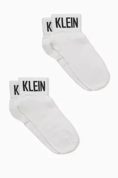 أبيض