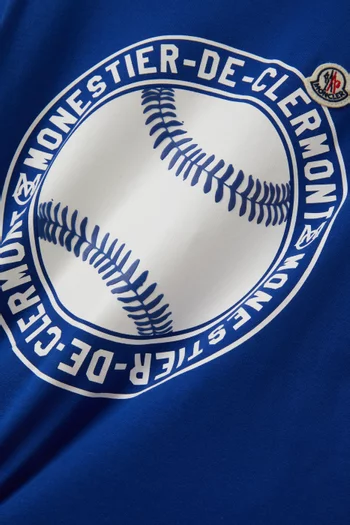 تي شيرت بطبعة شعار الماركة وكرة بيسبول قطن