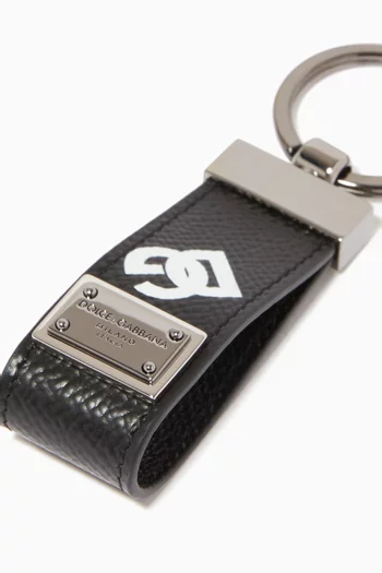 سلسلة مفاتيح بطبعة شعار DG جلد دوفين