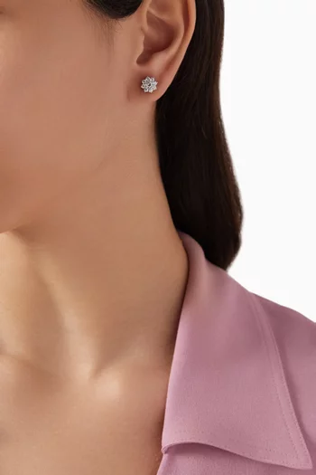 Mini Flower Diamond Stud Earrings in 18kt White Gold