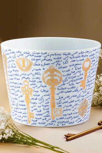 Nagham V-shaped Pot in Porcelain