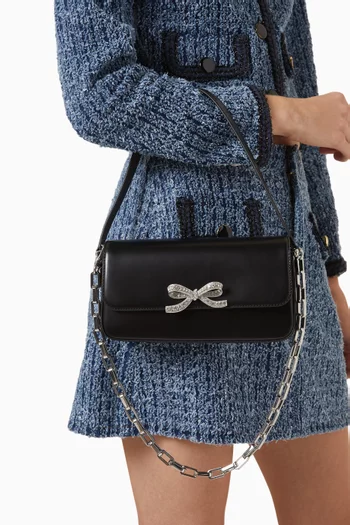 حقيبة صغيرة بتصميم مستطيل مزينة بعقدة جلد