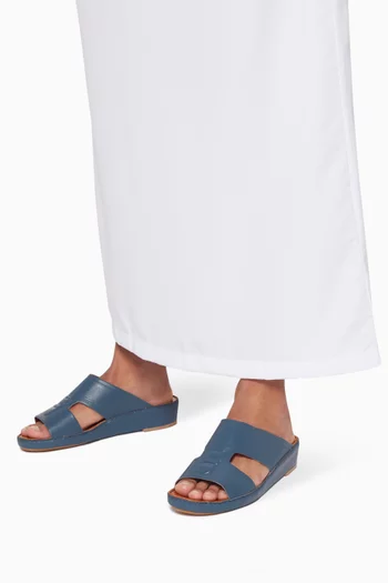 حذاء مفتوح تشينجيا من جلد العجل أزرق