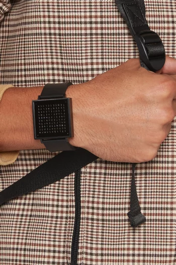 ساعة دابليو 39 ستانلس ستيل بحروف إنجليزية وسوار مطاطي أسود