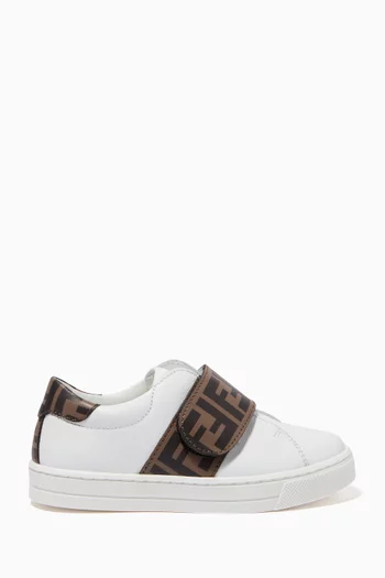 سنيكرز بشعار حرفي FF جلد نابا