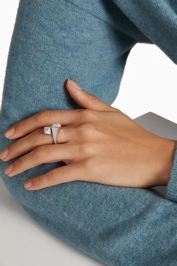 Cleo Diamond Ring in 18kt White Gold