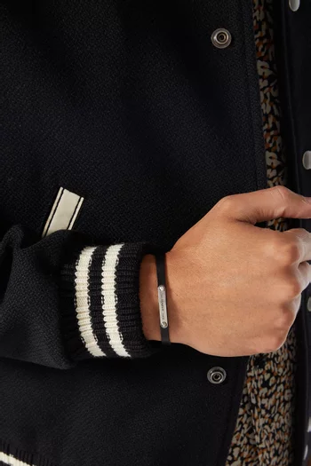 سوار جلد ناعم بحلية شعار SAINT LAURENT