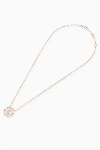 قلادة حرف تراث بدلاية حرف 'A' مرصع بالماس ذهب وردي عيار 18