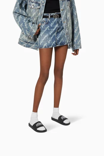 حذاء مفتوح لحمام السباحة مزين باسم Dubai