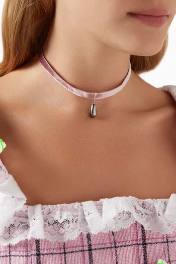 Wan Design Pearl Pendant Velvet Choker in Silver