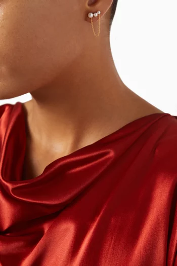 أقراط مزينة بثلاث لآلئ وسلسلة نحاس مطلي بالذهب