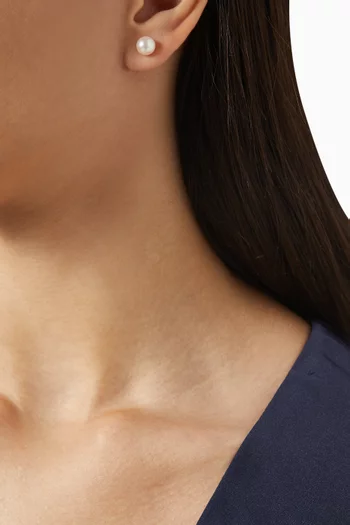 Kiku Pearl Stud Earrings in 18kt Yellow Gold