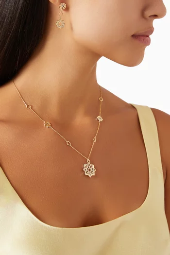 قلادة نجمة القصر ذهب أبيض وأصفر عيار 18