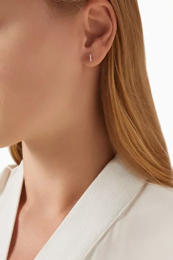 قرط منفرد بتصميم حرف I مرصع بالماس ذهب أبيض عيار 18