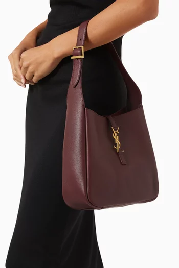 Le 5 À 7 Soft Small Hobo Bag in Smooth Leather