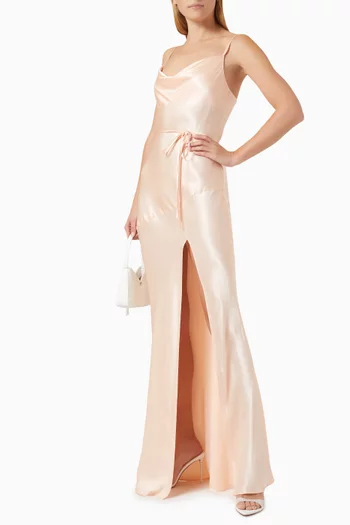 فستان لا لون طويل بقصة مائلة وفتحة رقبة مطوية