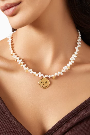 Wave Pendant Pearl Necklace in 18kt Gold-plated Brass