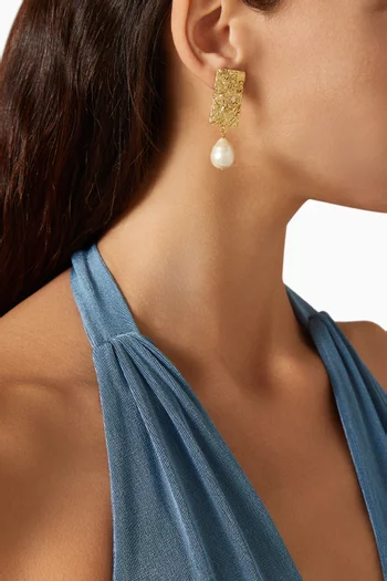 Hammered Pearl Drop Earrings in 18kt Gold-plated Bronze