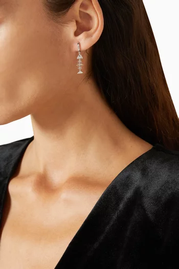 قرط دائري منفرد كبير بدلاية ويش بون ذهب أبيض عيار 18