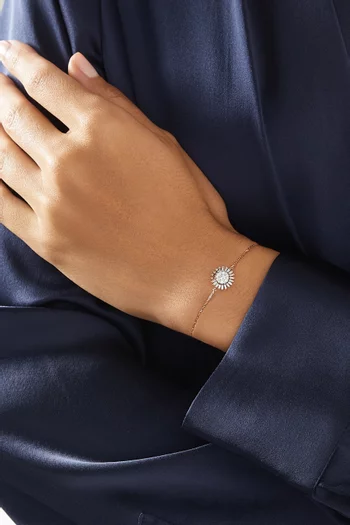 سوار بسلسلة وحلية على شكل زهرة مرصعة بالماس ذهب وردي عيار 18