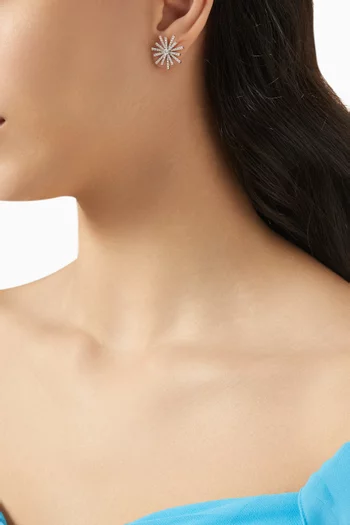 أقراط ضوء مرصعة بالماس ذهب أبيض عيار 18