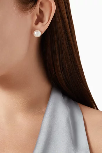 Kiku Pearl Stud Earrings in 18kt Gold