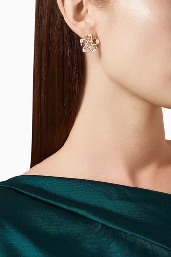 Letter “Faa” Earring in 18kt Gold