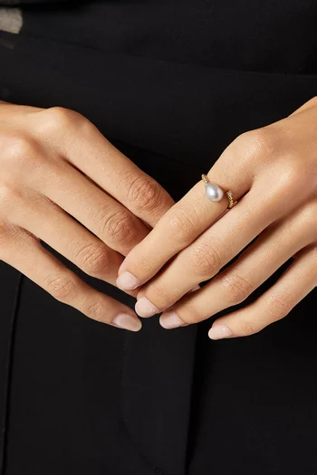 Akila Pearl & Diamond Twisted Ring in 18kt Yellow Gold
