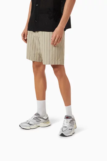 9060 Sneakers in Suede & Mesh