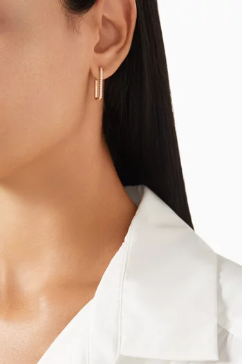 أقراط بتصميم مشبك ورق كبير مرصعة بالماس ذهب عيار 18