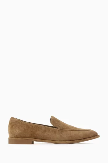 Closed-toe Loafers in Suede
