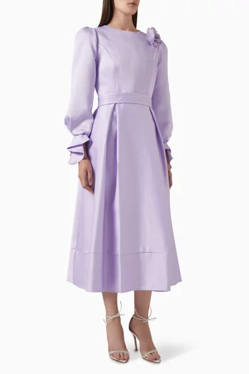 فستان متوسط الطول بأساور كشكش