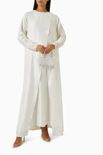 عباية بأجزاء متداخلة وتطريزات