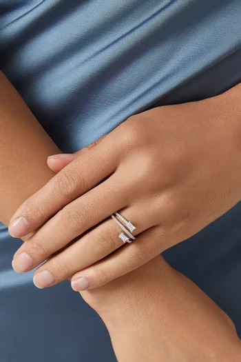 خاتم بتصميم ملفوف مرصع بأحجار بافيه نحاس مطلي بالروديوم