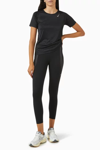 بلوزة رياضية بتقنية Dri-FIT