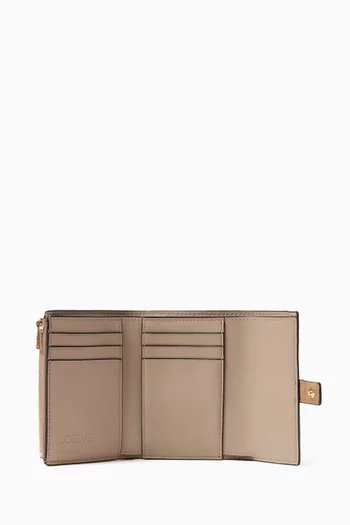 Small Vertical Wallet in Grained Calfskin