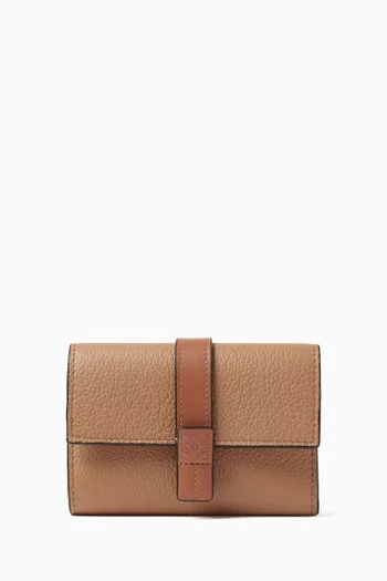 Small Vertical Wallet in Grained Calfskin