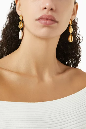 Seashell Pearl Earrings in 18kt Gold-plated Brass