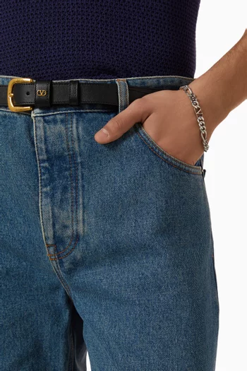 سوار بشعار حرف V معدن