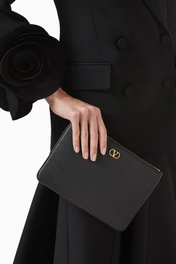 VLogo Signature Clutch Bag in Grainy Calfskin