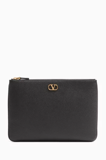 VLogo Signature Clutch Bag in Grainy Calfskin