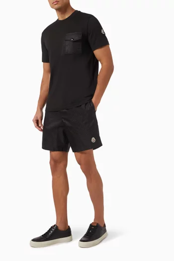 شورت سباحة برباط تضييق وشعار الماركة