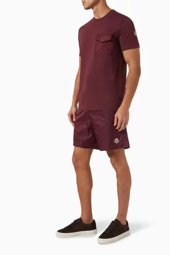 شورت سباحة برباط تضييق وشعار الماركة