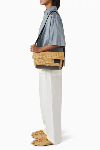 Shoulder Bag in Raffia