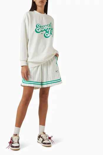 سويت شيرت كرة سلة فضفاض بطبعة Swoosh Fly وتقنية Dri-FIT فرنش تيري 