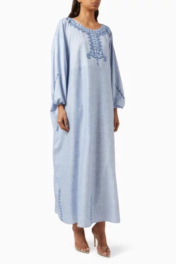 قفطان مزين بتطريزات